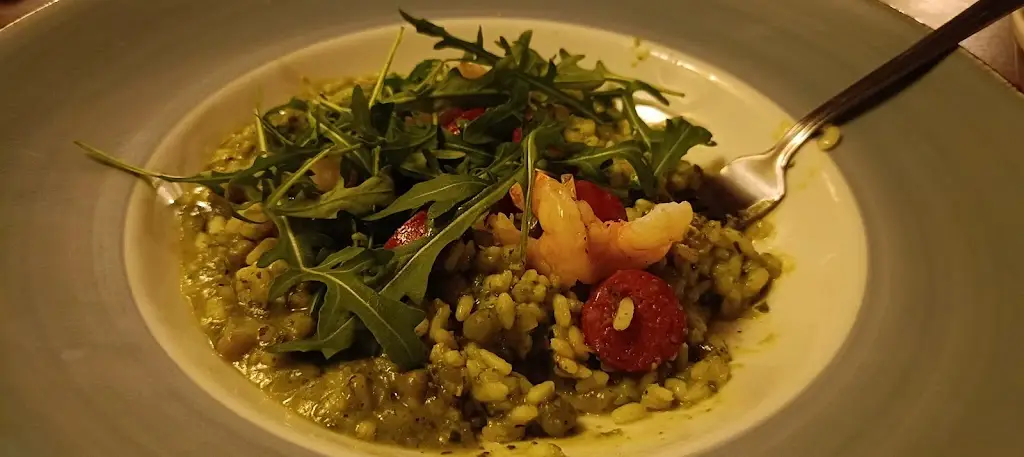 Dawn Pine _Luzborough_Romsey_review