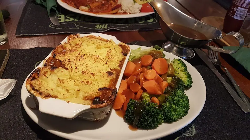 Ian Watts_The Coach House_Rottingdean_review