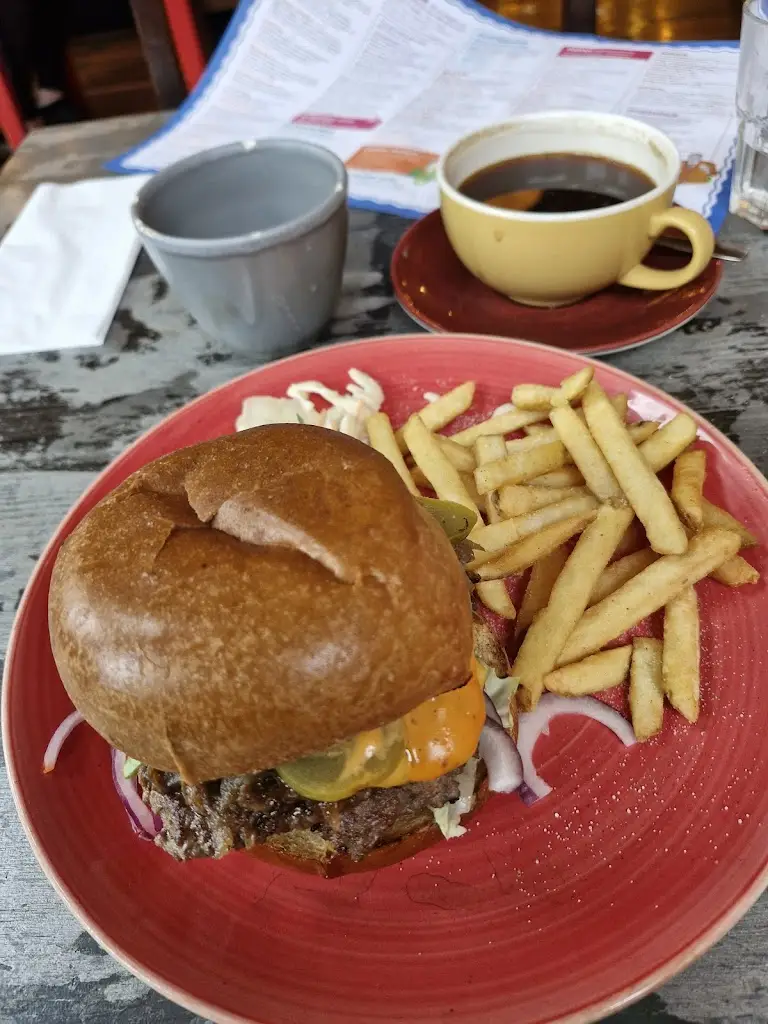 Kester Burt_Arboro Lounge_Ringwood_review