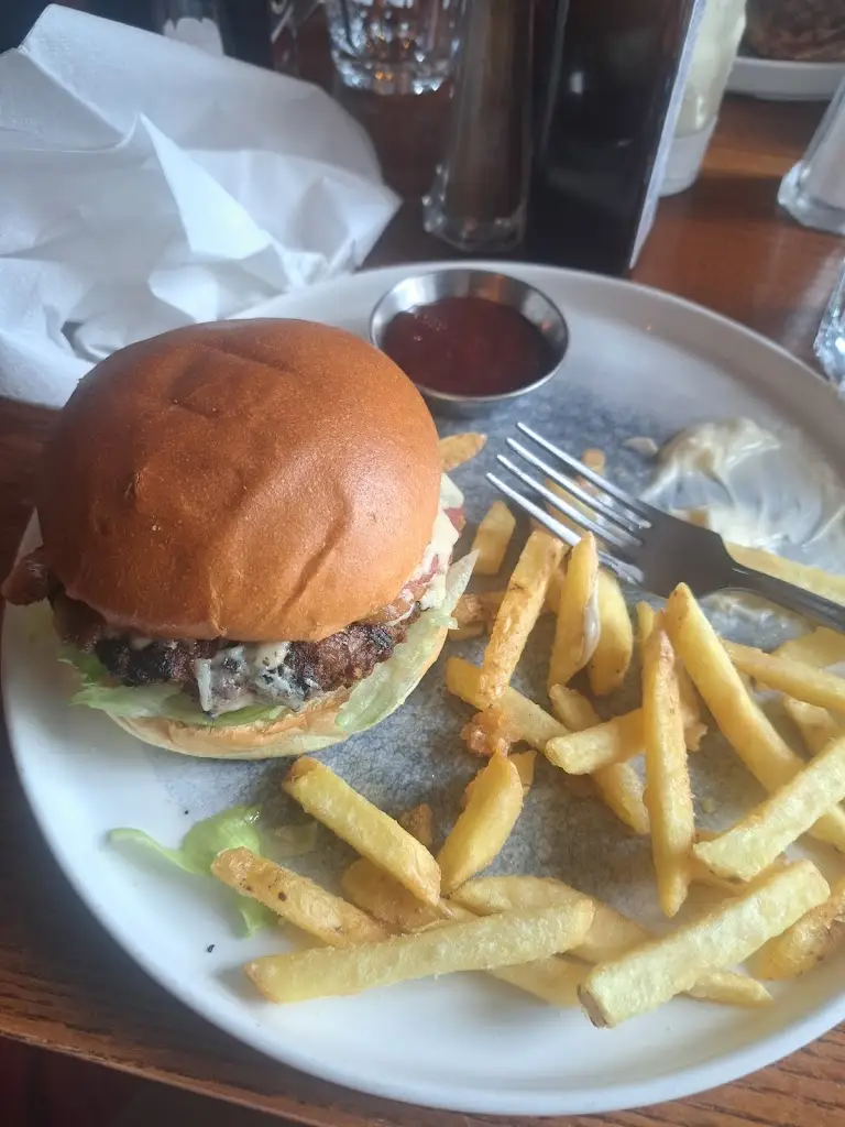 Lucy Higgins_Cross Keys Inn Wootton Bassett_Royal Wootton Bassett_review