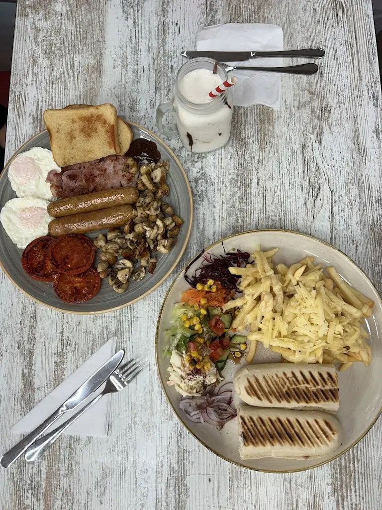 Natasha Dunford_Moreno's Cafe_Royston_review