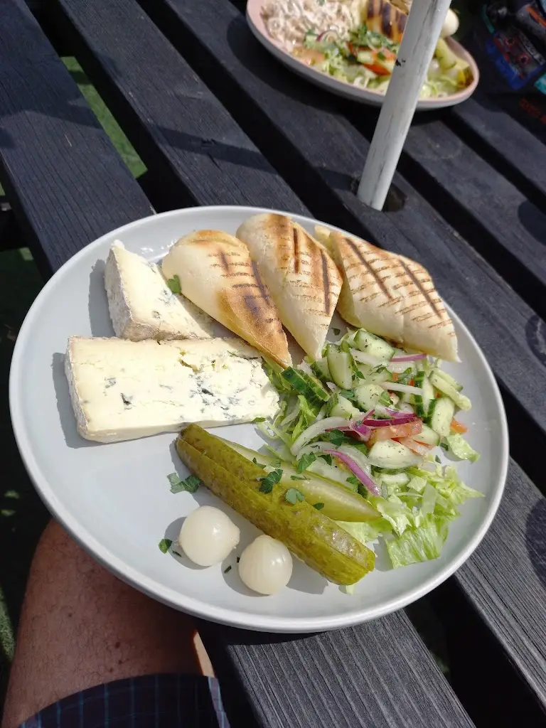 Menu_The White Hart_Roydon_image_4