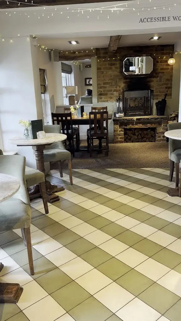 The Fish And Eels_Roydon_slider_image_2