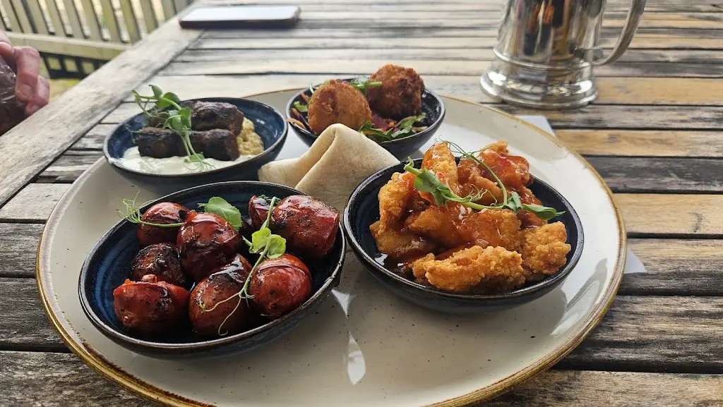 The Fish And Eels_Roydon_slider_image_3