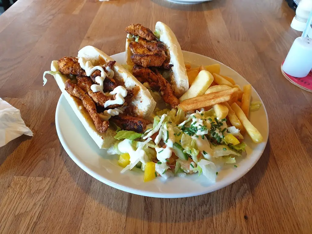 Glenn Macdonald_The Boathouse Cafe Bar_Roydon_review