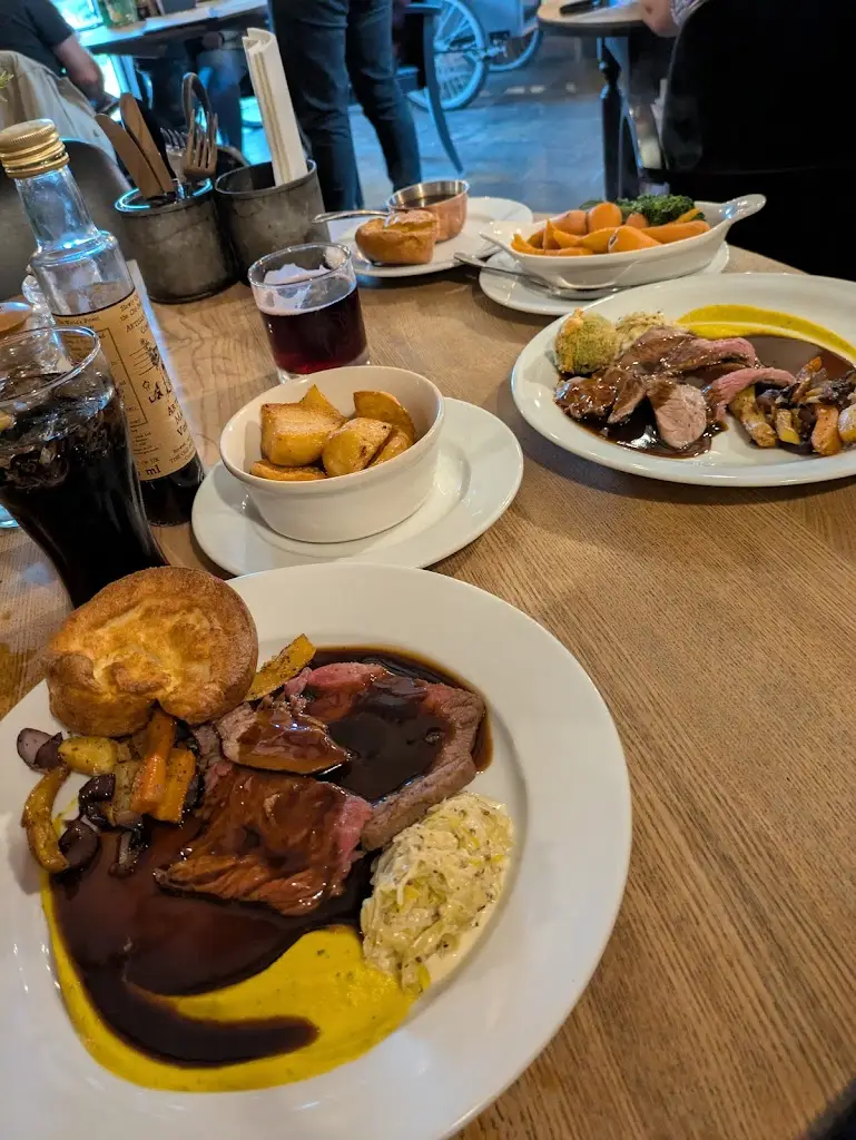 Alex Linge_The Moody Cow_Ross on Wye_review