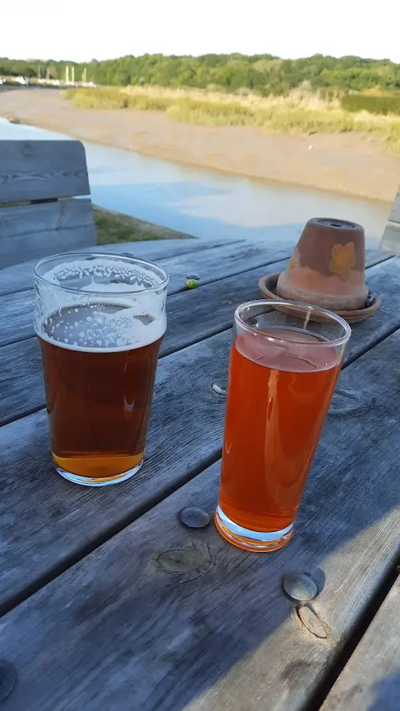 pris huby_Ye Olde Albion_Rowhedge_review