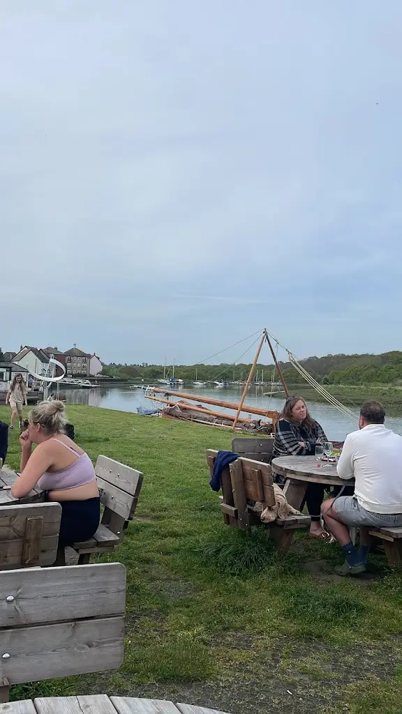 Samantha Rose_Ye Olde Albion_Rowhedge_review