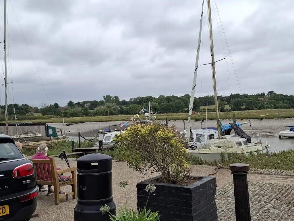 Karen Warbis_Rose and Crown_Rowhedge_recensione