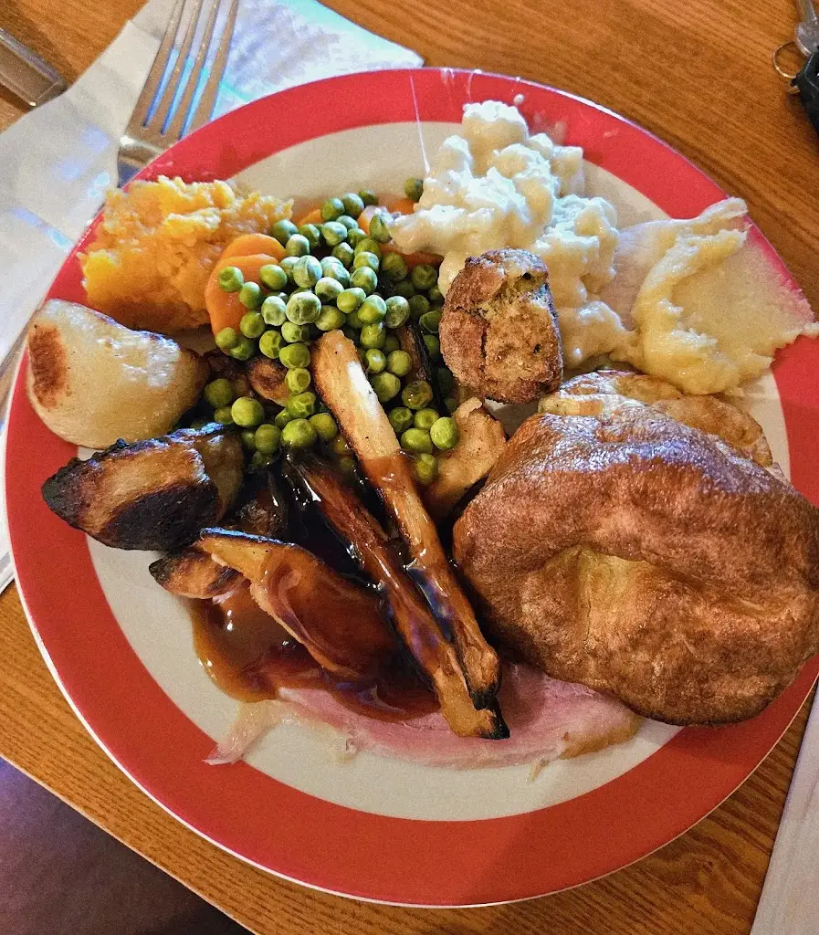 Andreea Voiasciuc_Colliers Table Table_Rugeley_review