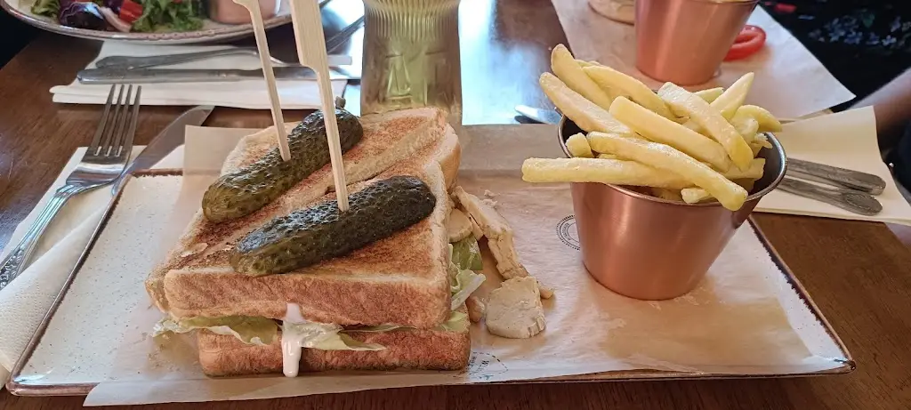 Charlotte Thorpe-Mathias_Bell & Bear Inn_Rowley Regis_review