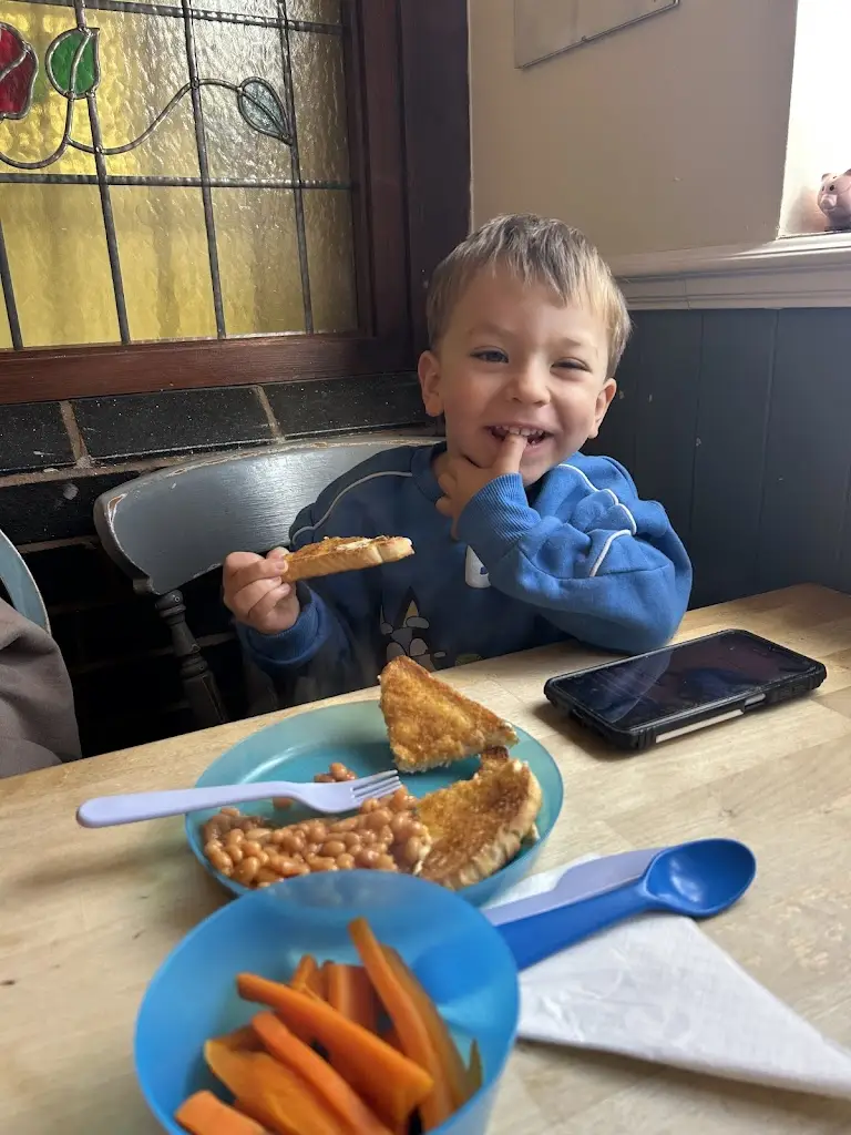 Vicki Pepper_Wendy's Salt & Pepper Pot_Rowley Regis_review