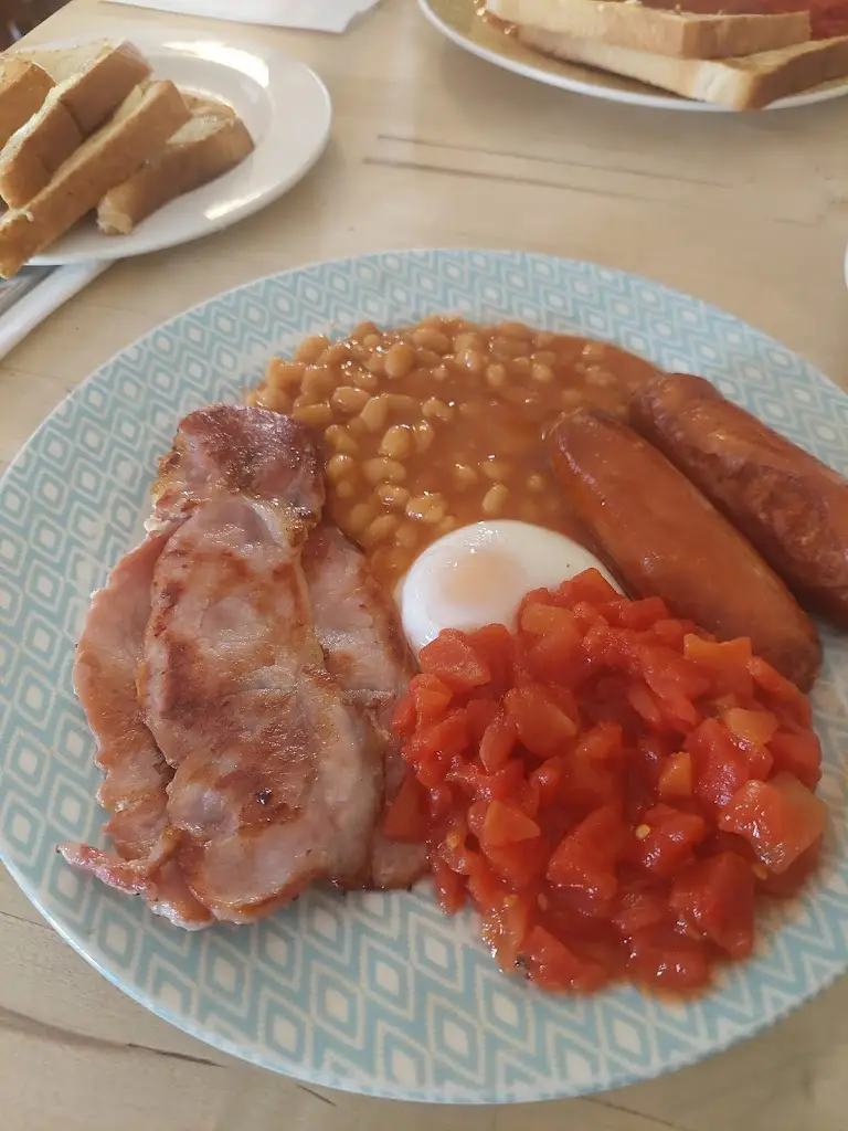 Dave Hill_Wendy's Salt & Pepper Pot_Rowley Regis_review