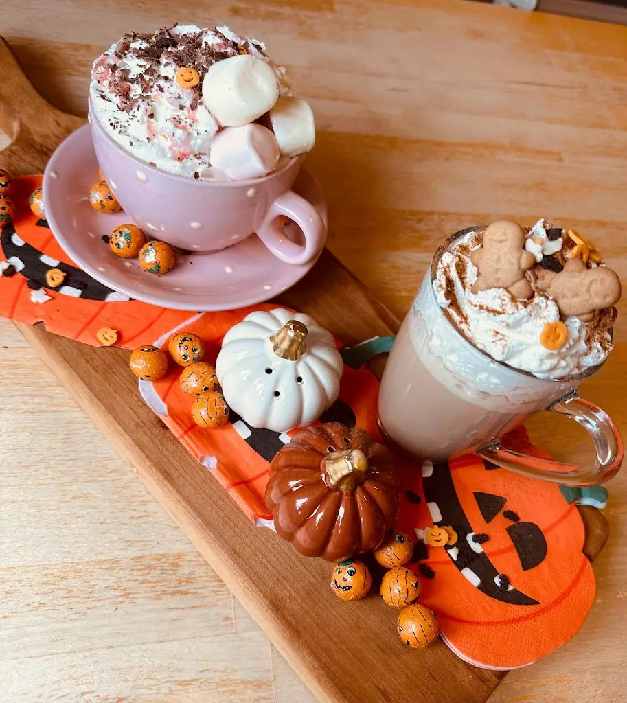 Wendy's Salt & Pepper Pot_Rowley Regis_slider_image_2