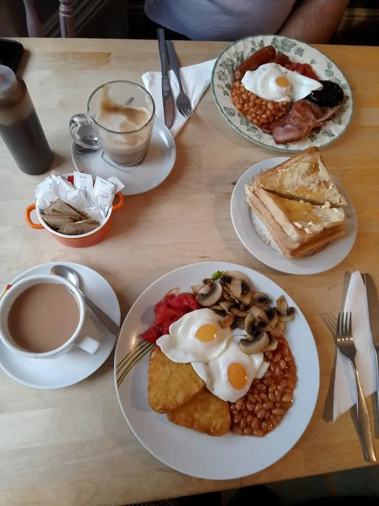 Wendy's Salt & Pepper Pot_Rowley Regis_slider_image_3