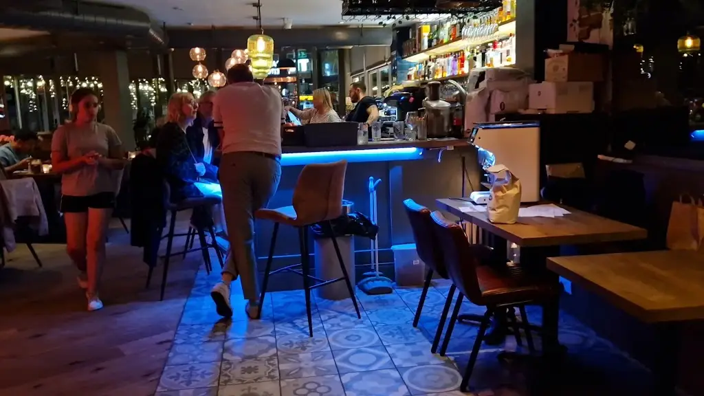 TN1 Bar & Kitchen_Royal Tunbridge Wells_slider_image_2