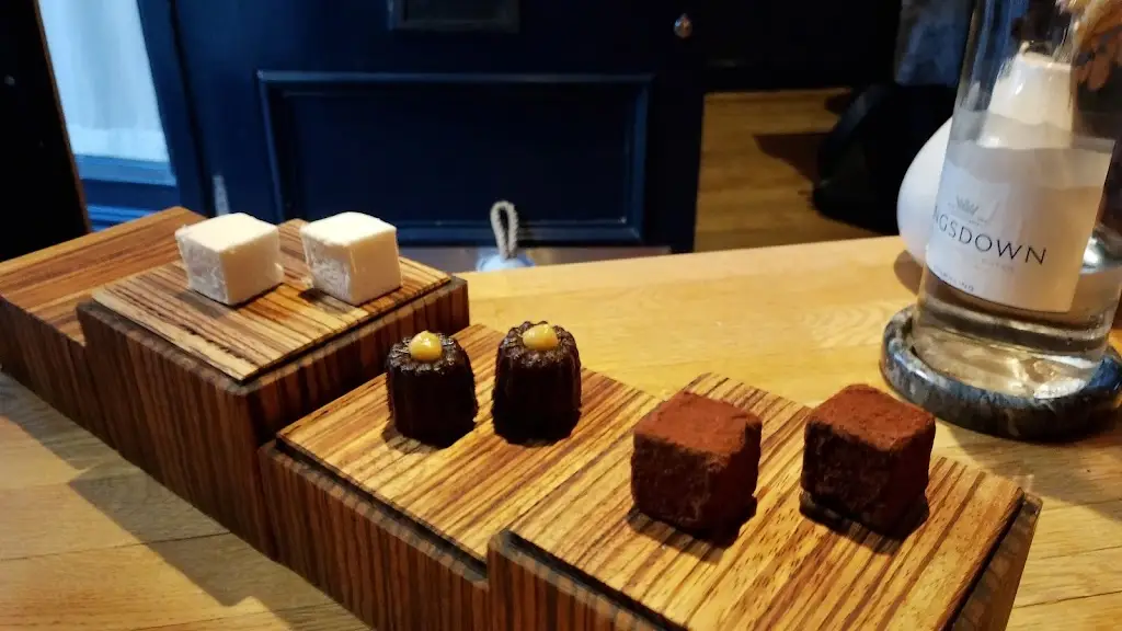 Parisa Herbert_The Counter by Robin Read_Rusthall_review