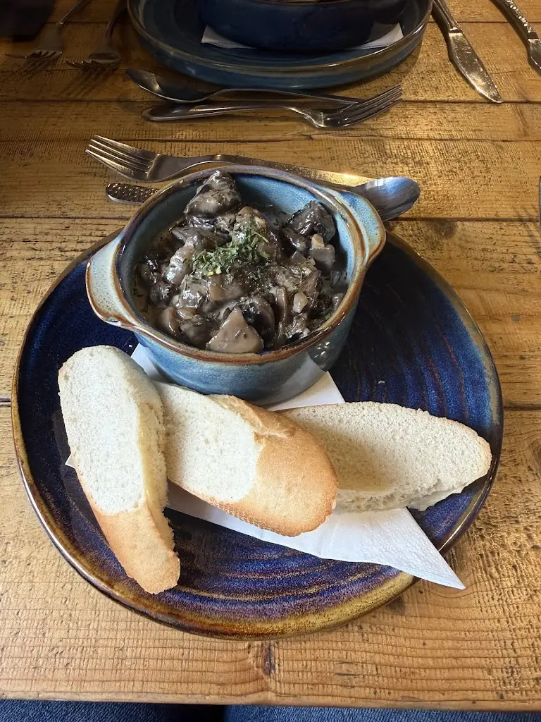 Shannon_The Three Houses_Ryhill_review