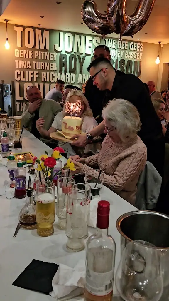 Zucchinis Restaurant_Batley_slider_image_2