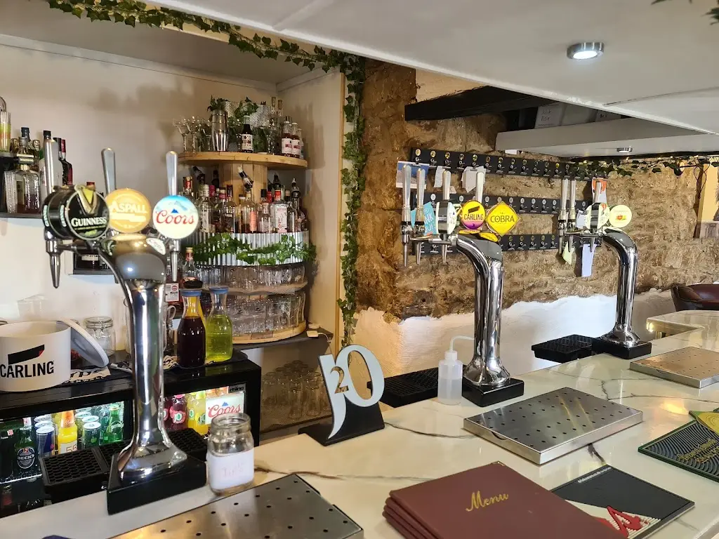 Jolly Sailor_Saltburn-by-the-Sea_slider_image_1