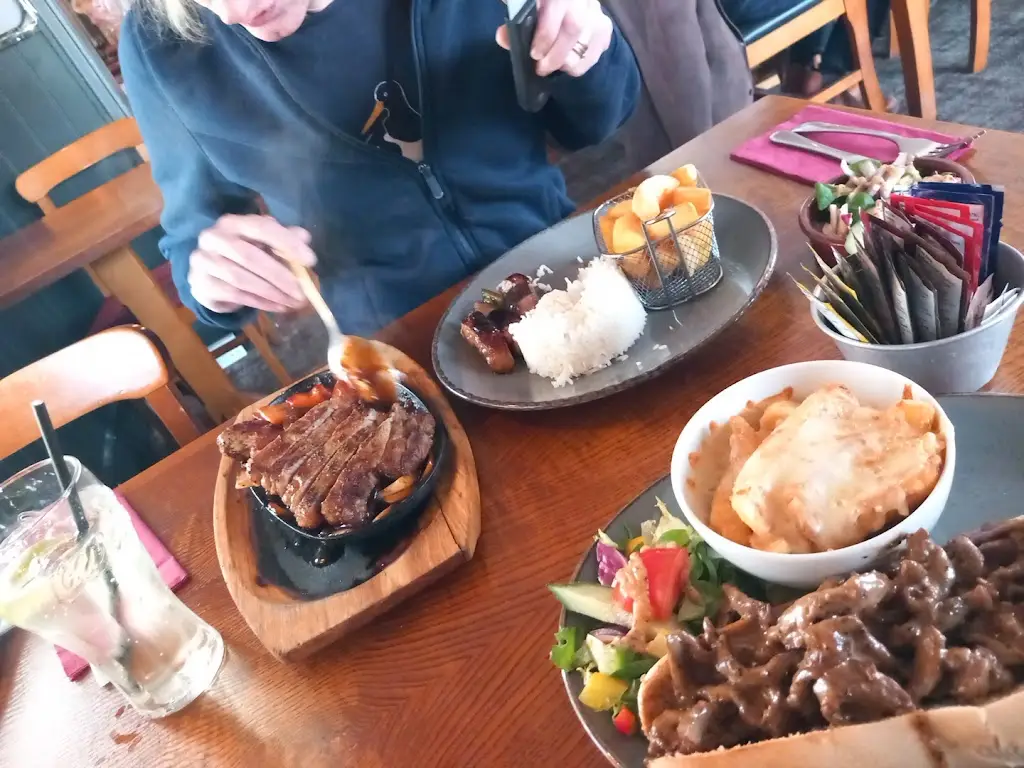 Peter Chapel_The Halfway House_Royton_review