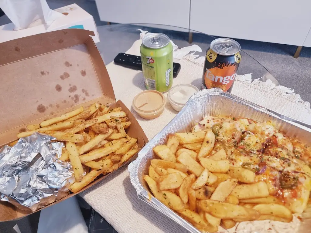 hina hanif_Loaded Cartel_Royton_review