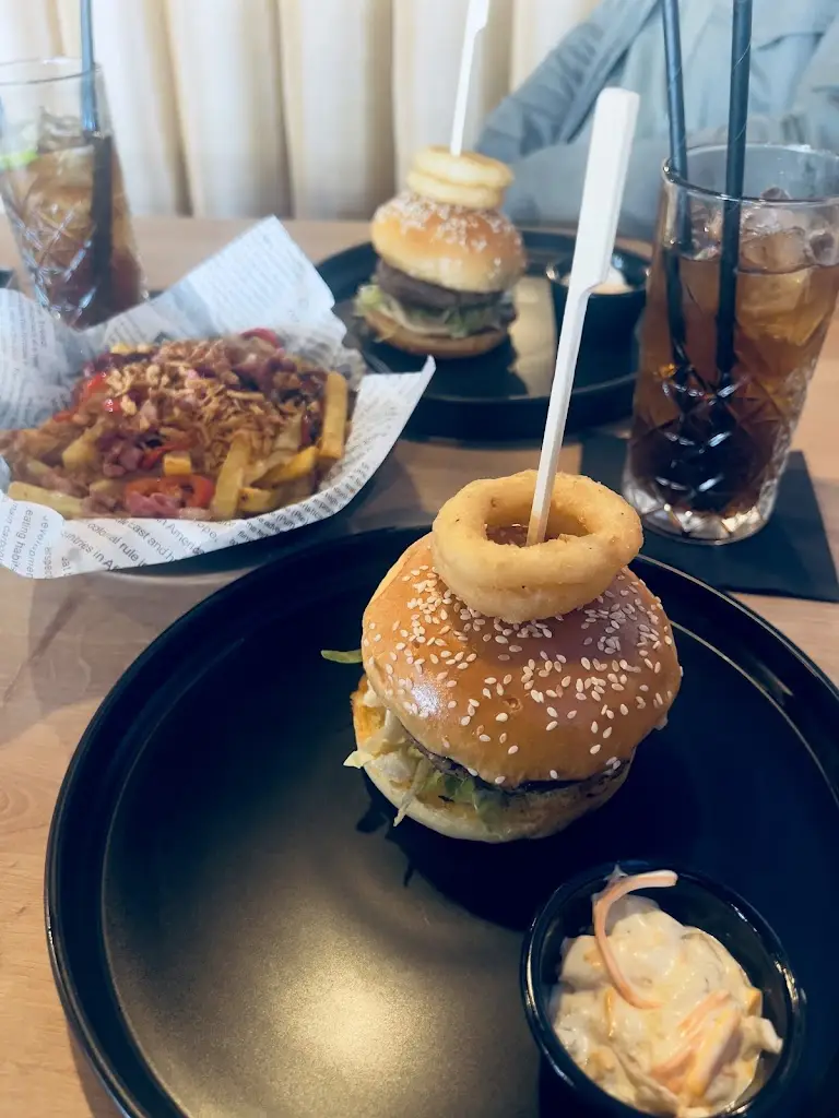 Arumba_Royton_slider_image_3