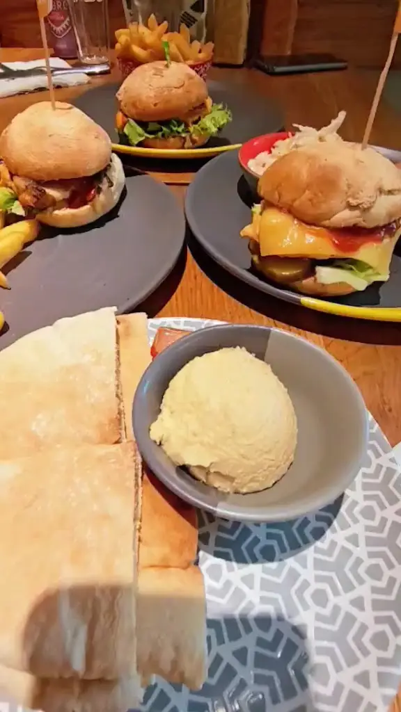 Sharjeel Fakhar_Nando's Oldham - Elk Mill_Royton_review