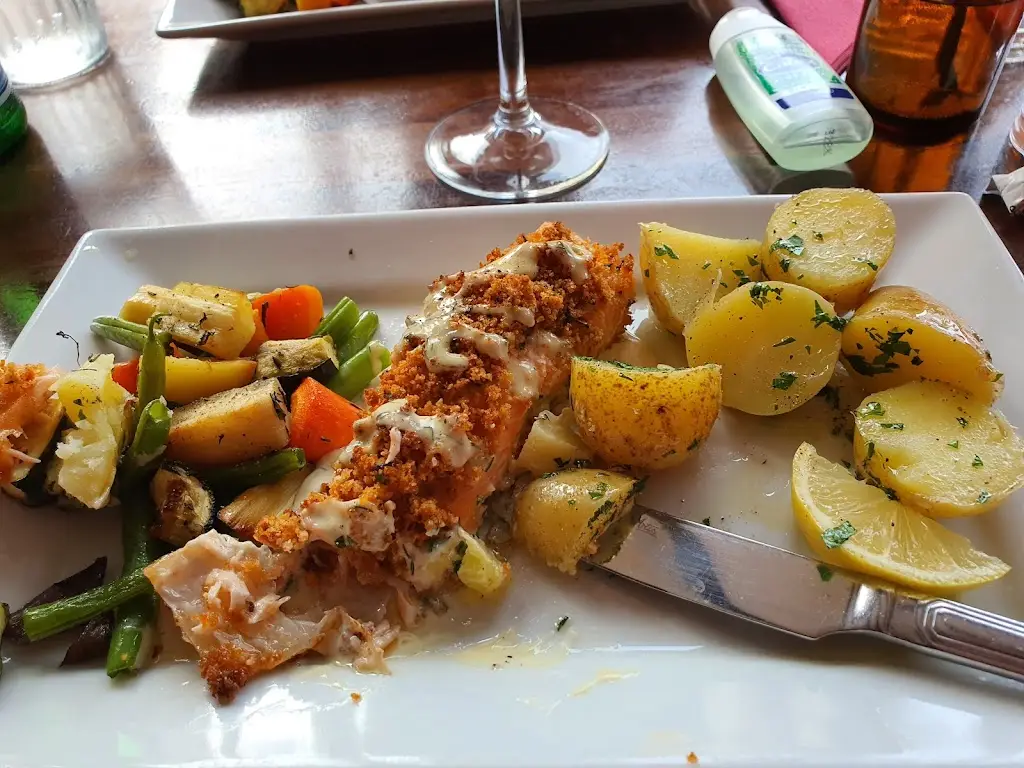 chris jones_Frou Frou_Sampford Peverell_review