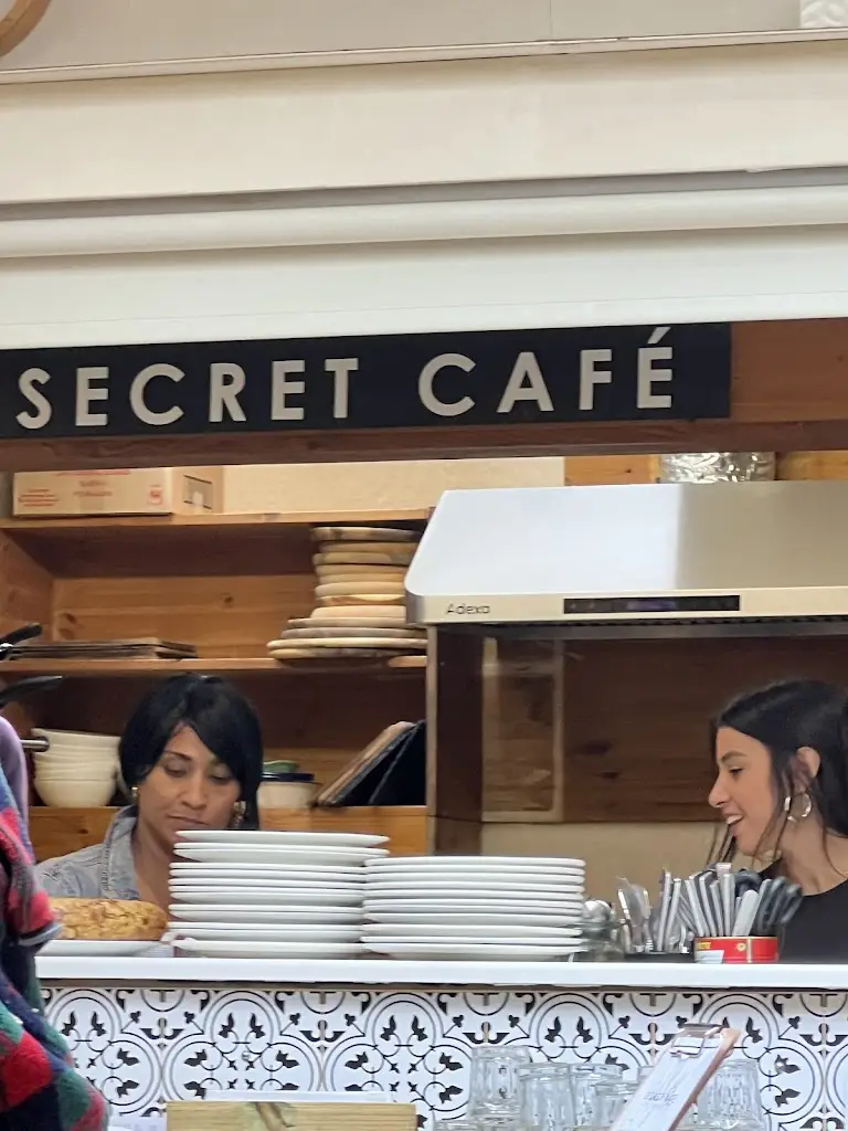 Peter Dickens_Secret Café_Saint Stephen_review