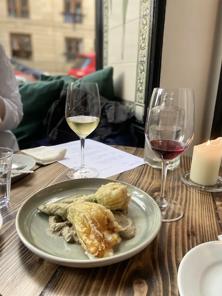 Satine Saint Stephen_Saint Stephen_slider_image_3