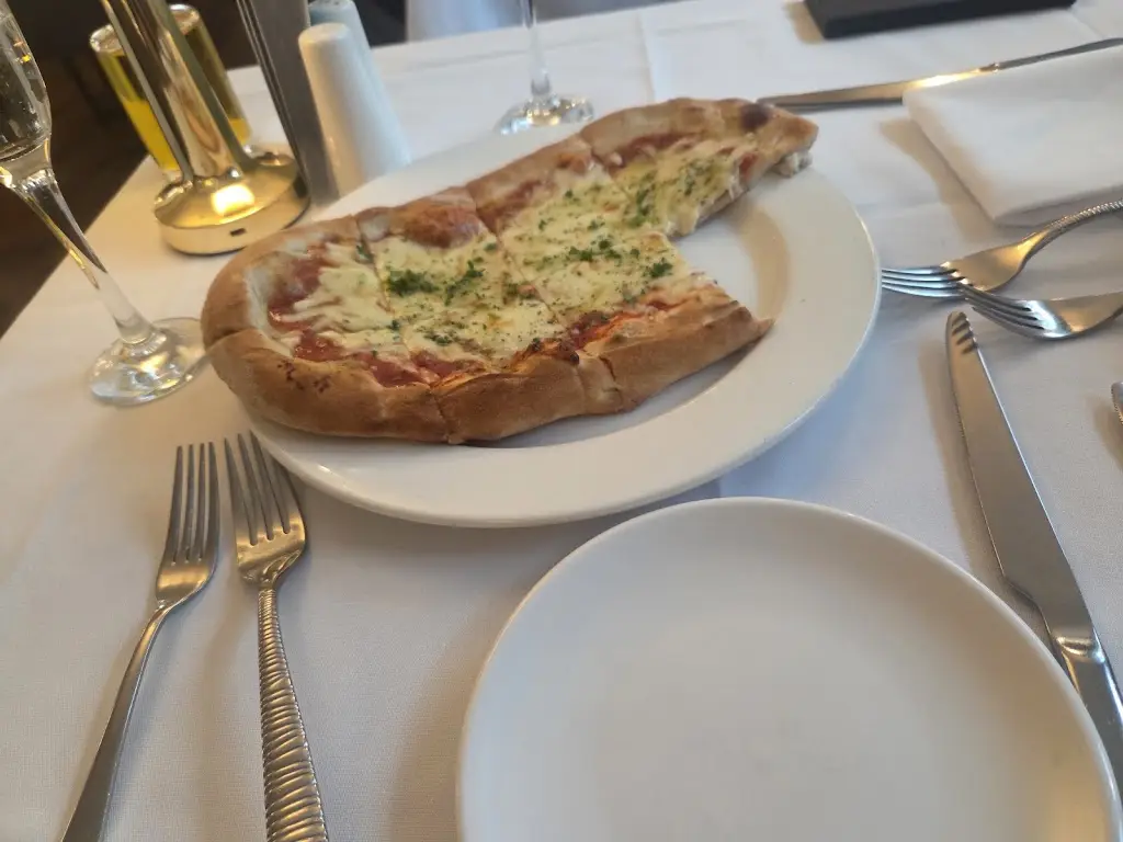 Stacie Paskin_Lucarelli Restaurant_Sandwell_review