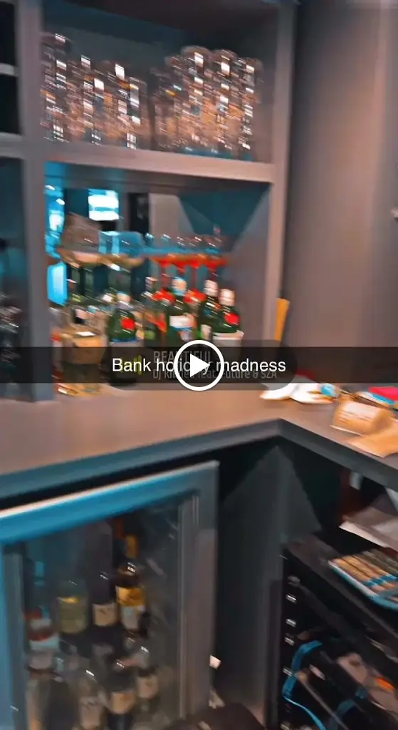 Ivory Lounge Sandy_Sandy_slider_image_2