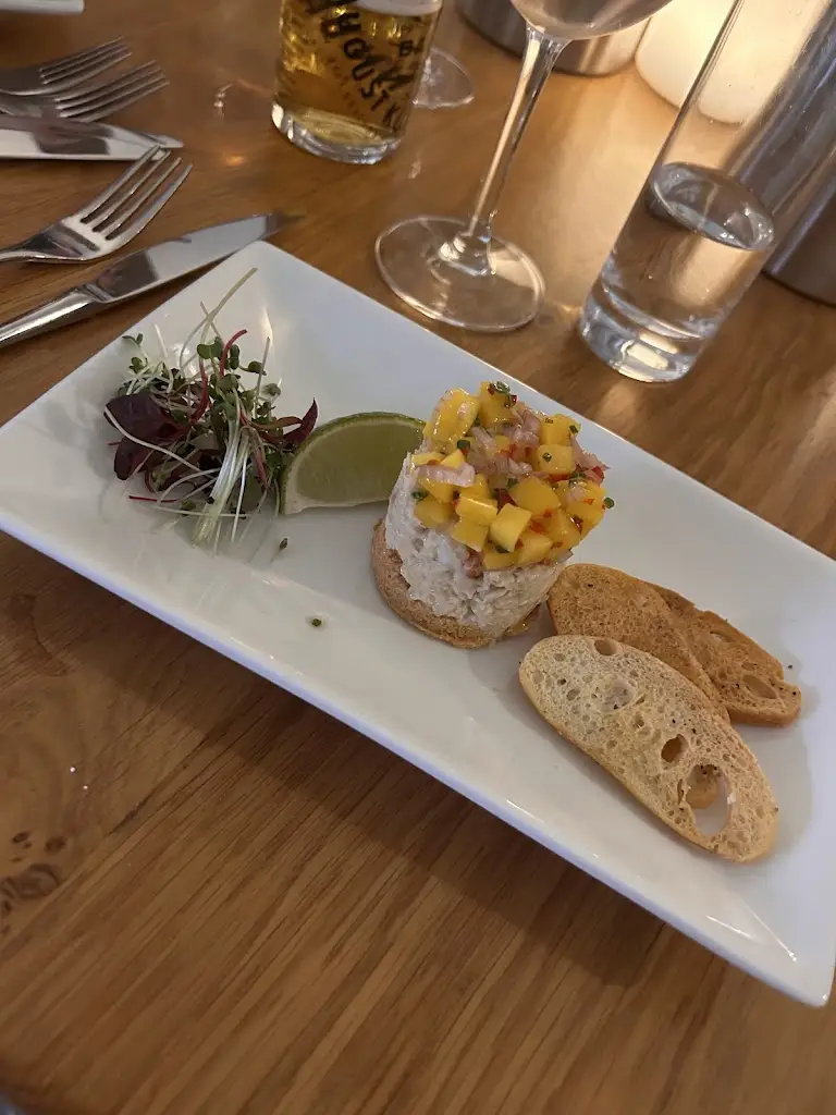 Lydia DP_dickandwills_Salcombe_review