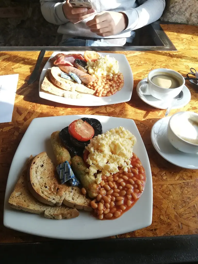 Lilian Tse_Sailor V_Salcombe_review