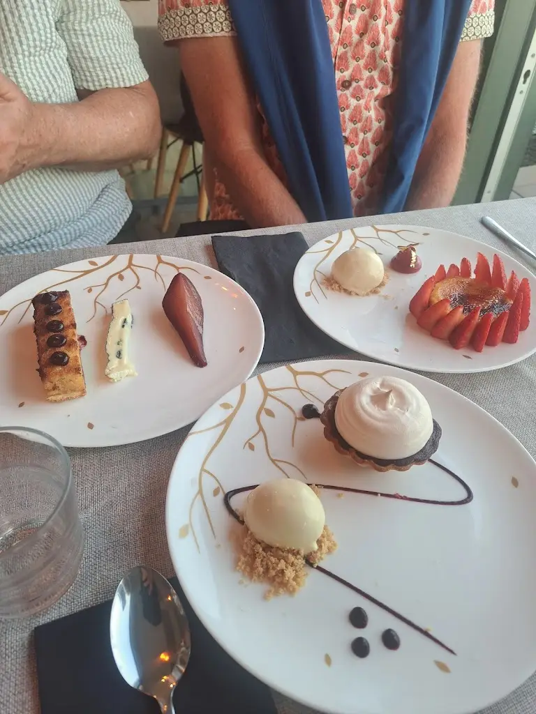 Harriet Walsh_Thirty Three By The Sea_Salcombe_review