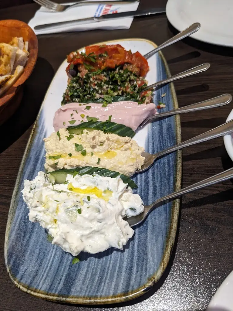 Yusuf Gulamali_Istanbul Meze Grill_Ruislip_recensione