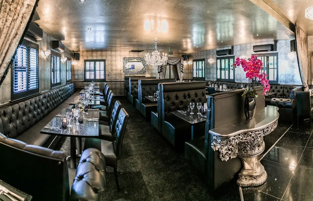 Arens Bar & Grill at The Six Bells_Ruislip_slider_image_1