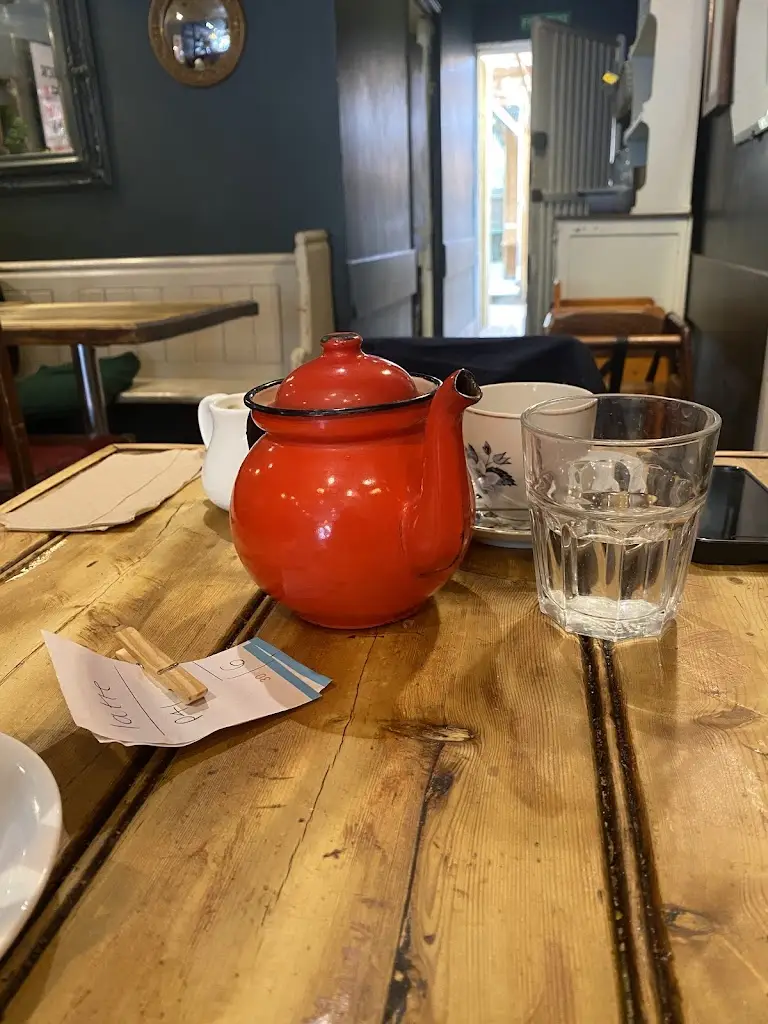 Andy Bell_Red Onion Cafe_Ruislip_avis