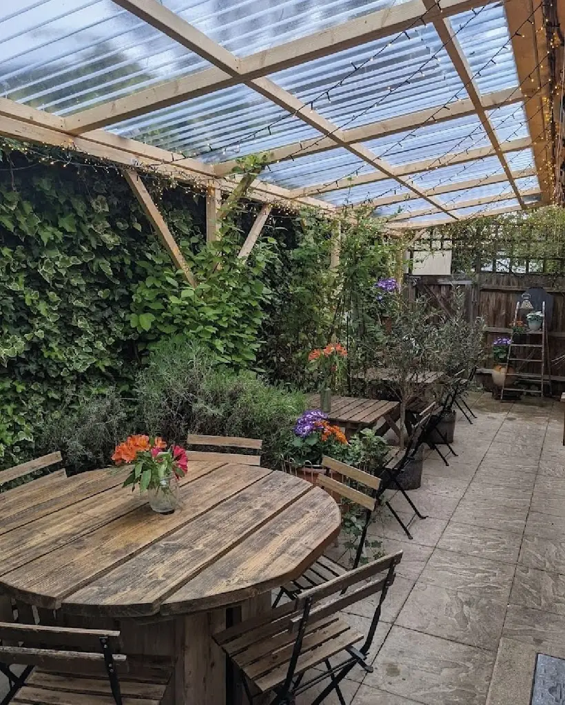 Red Onion Cafe_Ruislip_slider_image_1