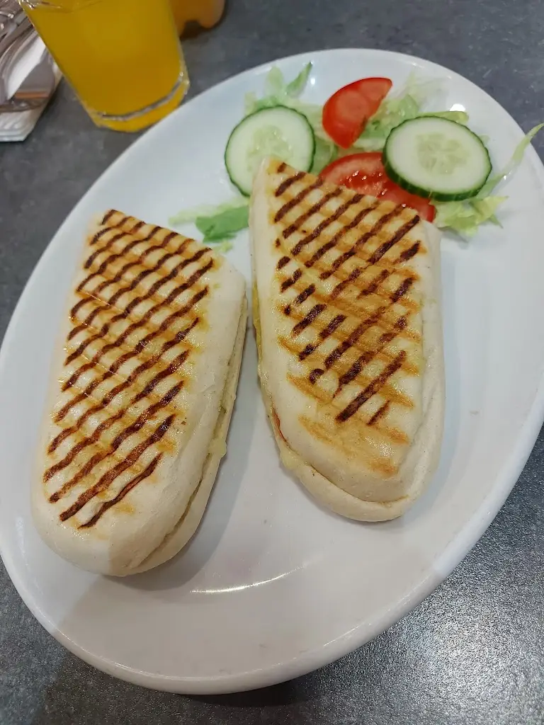 Nathan Darcy_Victoria Cafe & Restaurant Ruislip_Ruislip_review