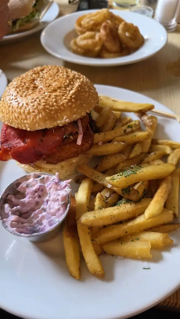 Lisa M Hogan_The Poachers Pocket_Saxmundham_review