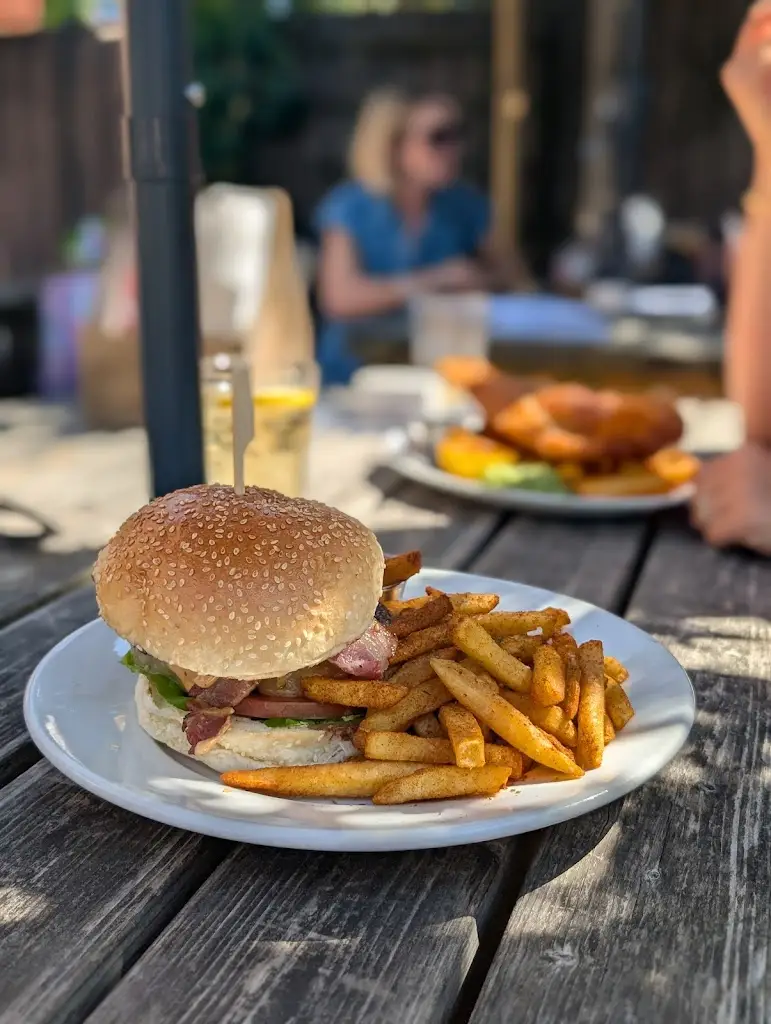 The Poachers Pocket_Saxmundham_slider_image_3