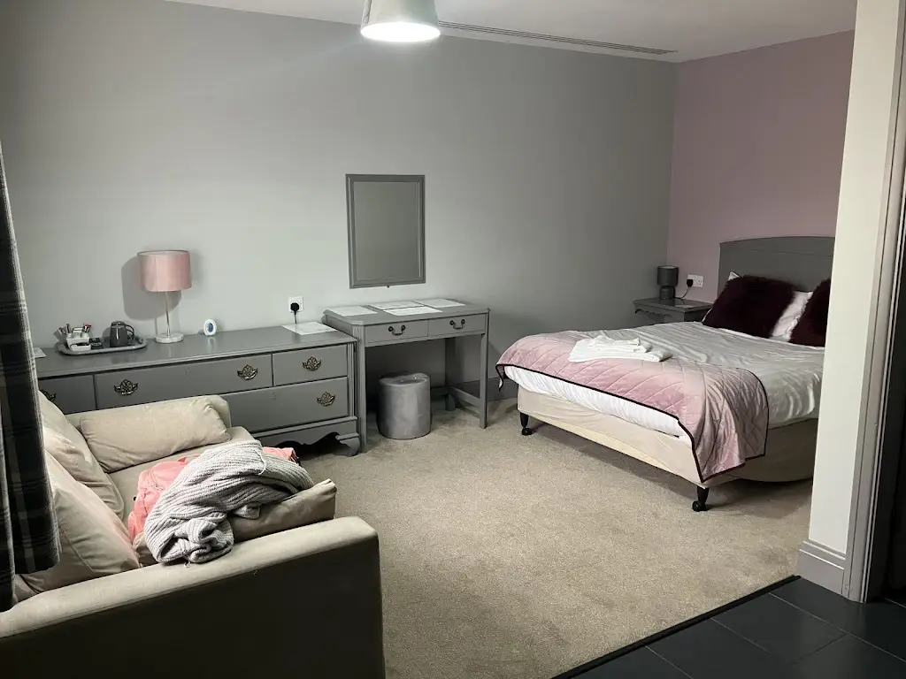 Perry Simpson_Black Horse Inn_Scotter_review