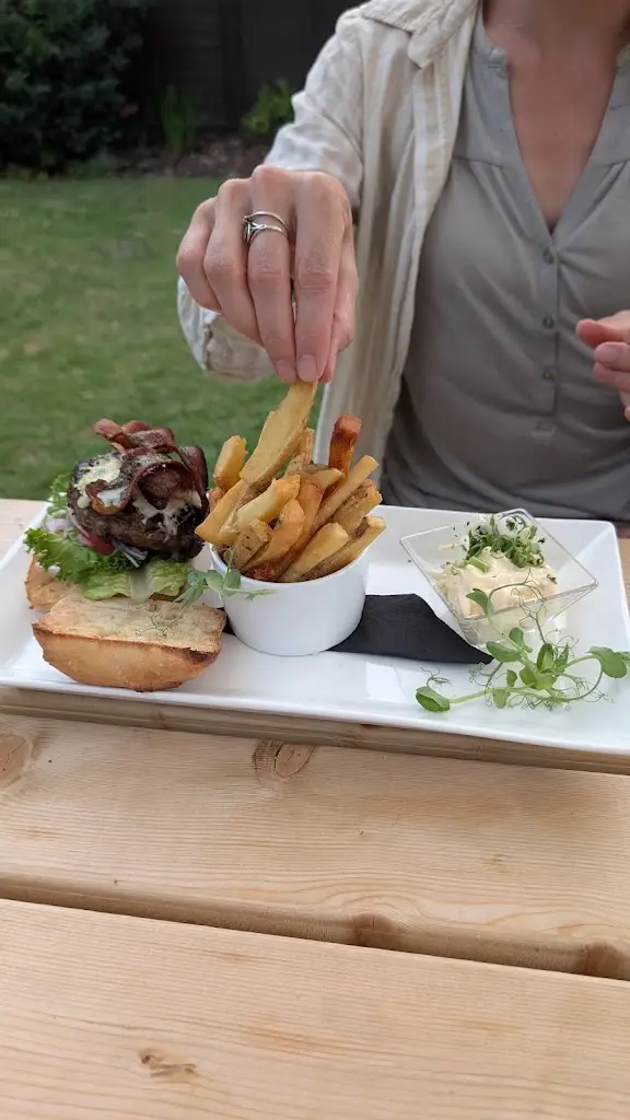 Max Isham_The Plough_Saffron Walden_review