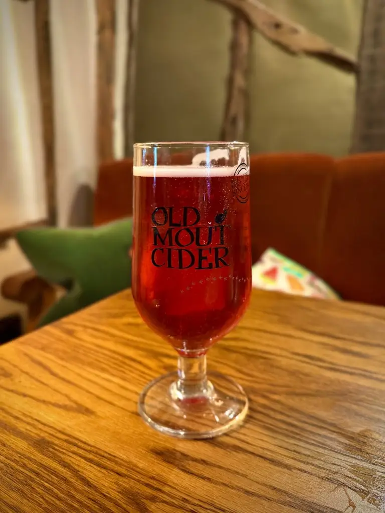 Robert Talks_Axe & Compasses_Saffron Walden_review