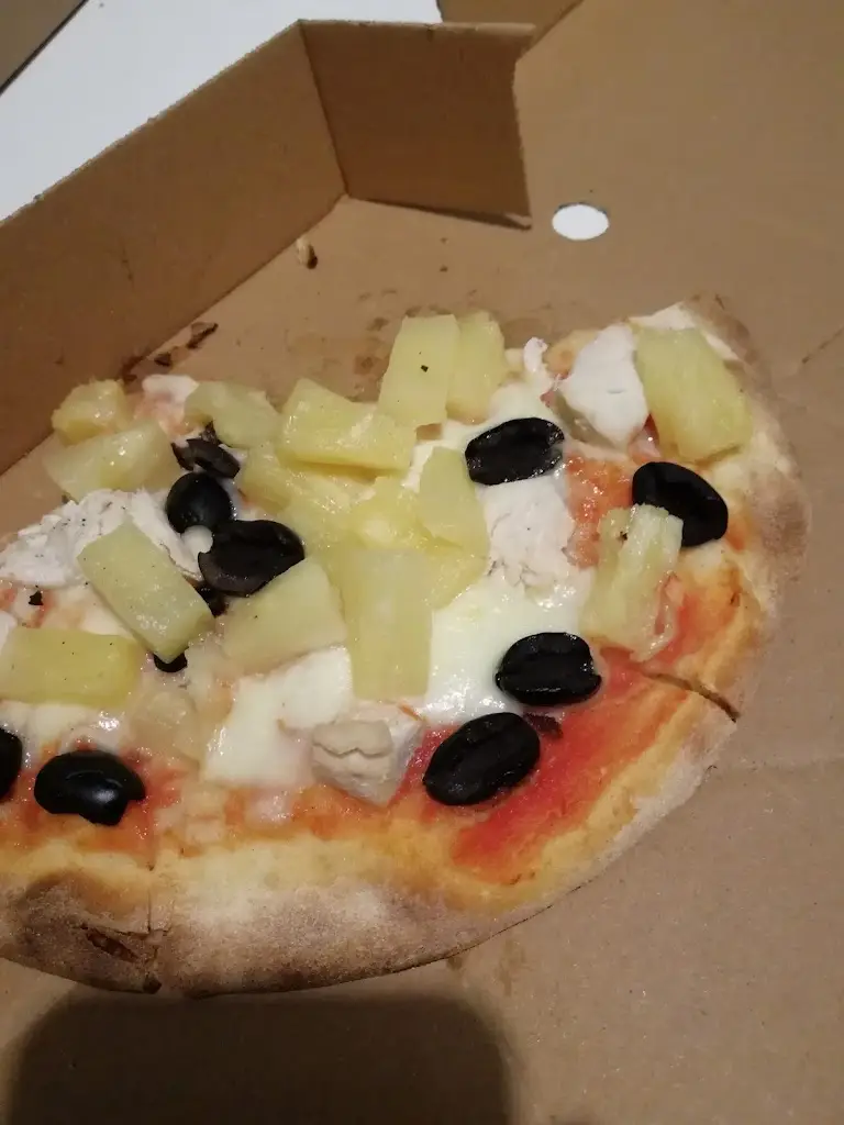 Mariia Polenchuk_BELLA PIZZA AND GOURMET BURGER_Saffron Walden_review
