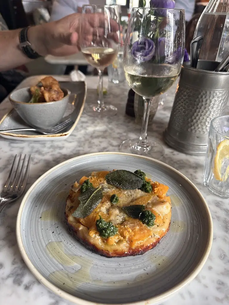 Sue Lacey_The Jolly Cricketers_Seer Green_review