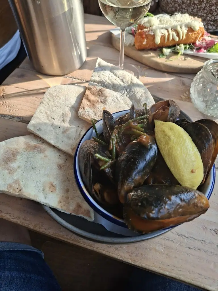 Mark_Embers_Scarborough_review