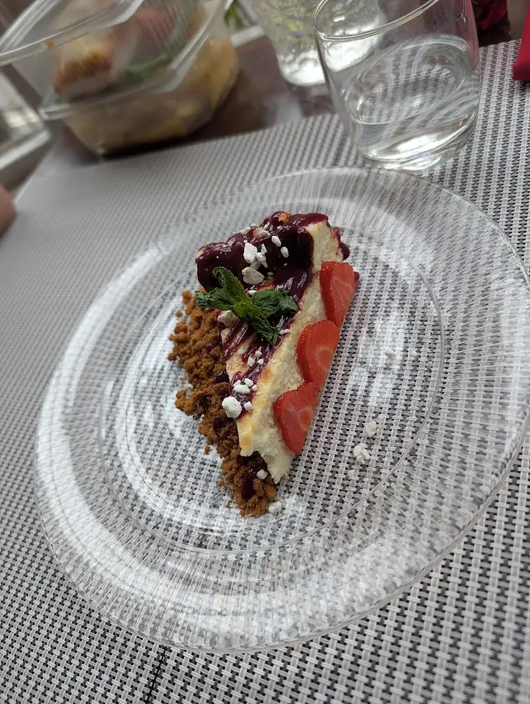 Máté Palatinusz_Licorella on York Place_Scarborough_review